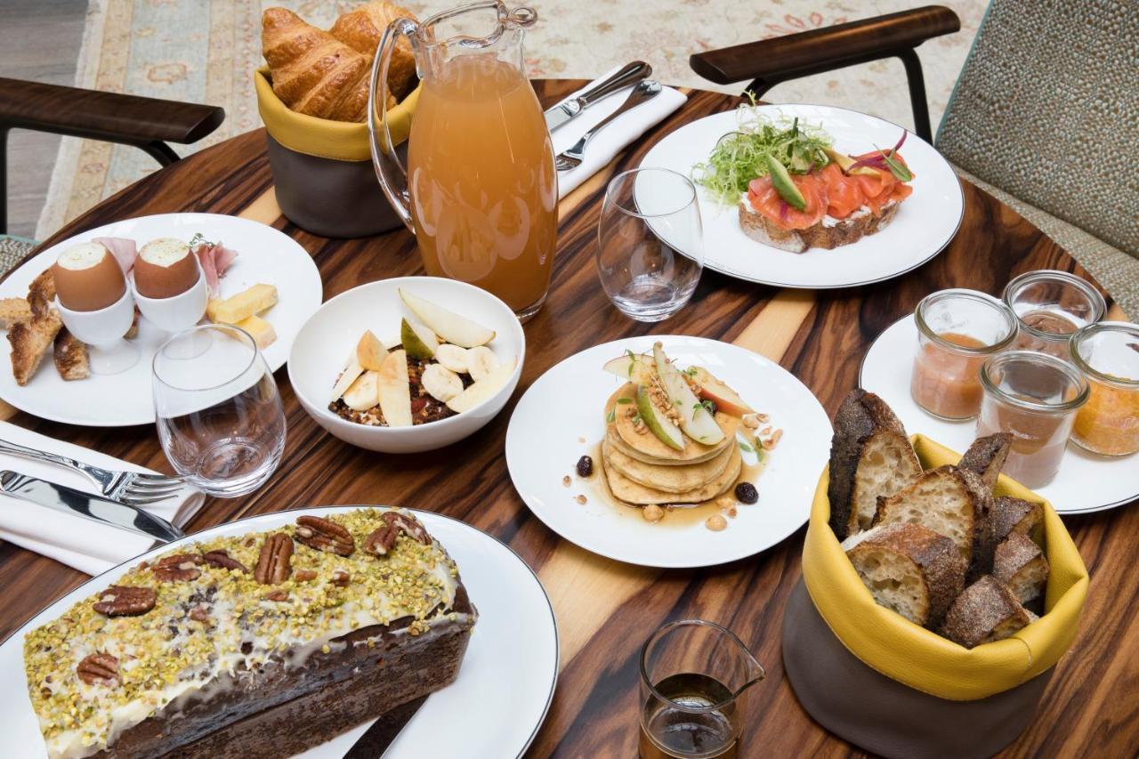 Maison Breguet Paris Bagian luar foto A selection of dishes at the restaurant