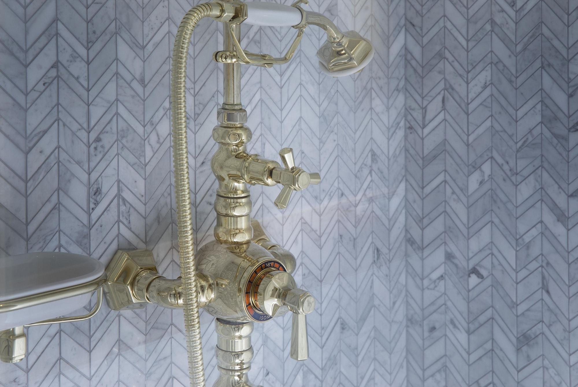Maison Breguet Paris Bagian luar foto A shower faucet