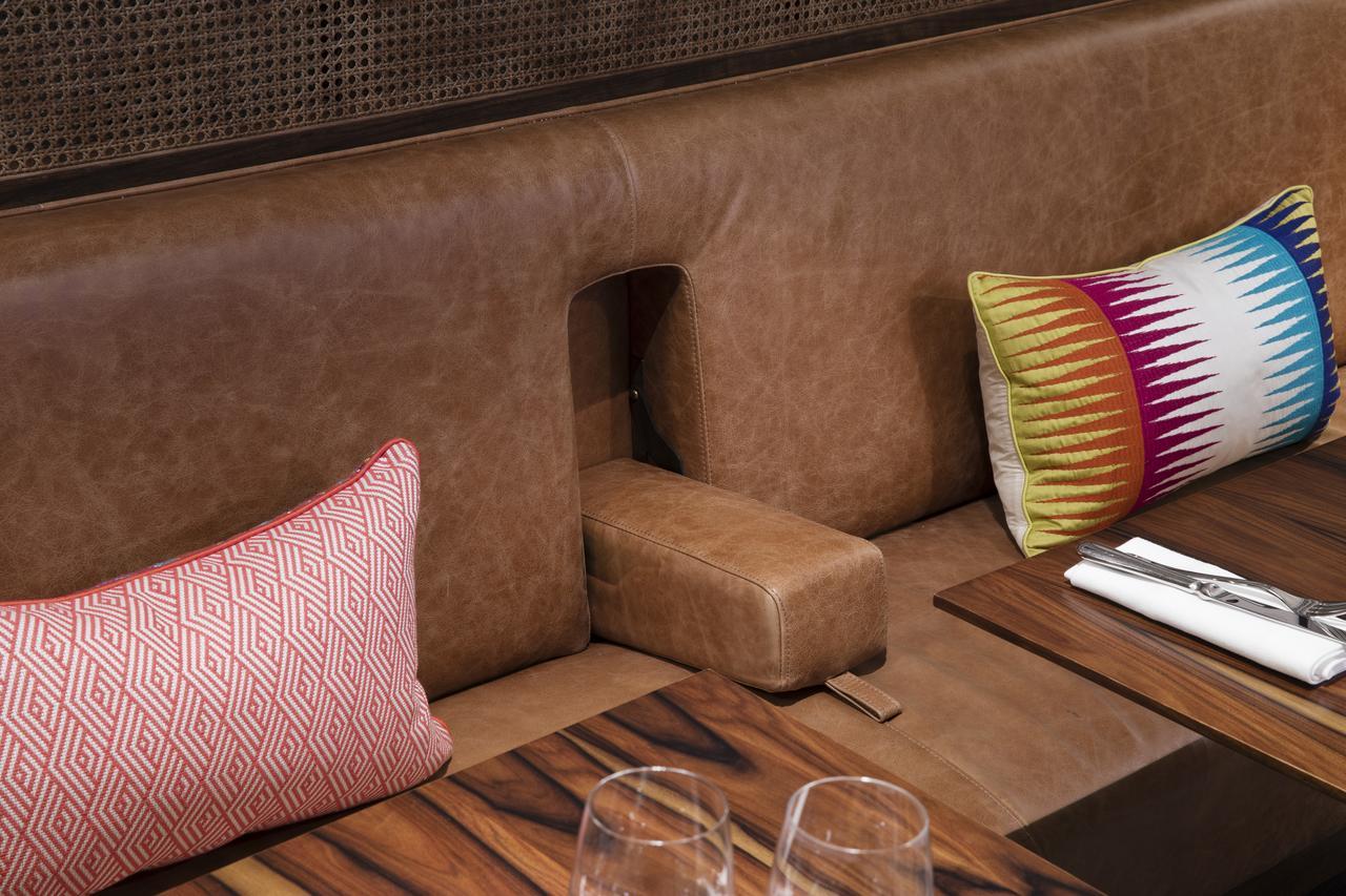 Maison Breguet Paris Bagian luar foto A leather bench seat