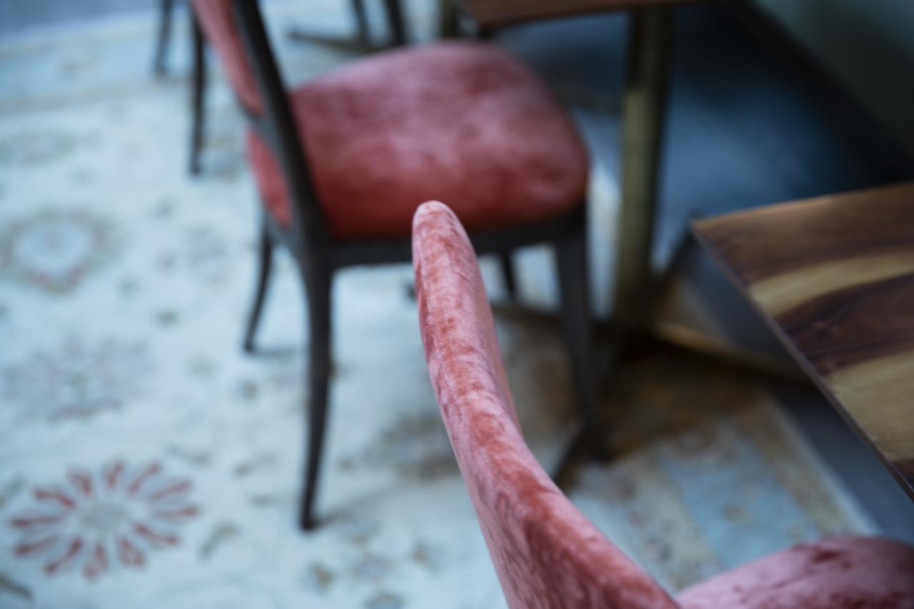 Maison Breguet Paris Bagian luar foto Detail of a chair
