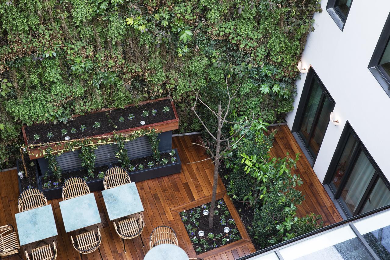 Maison Breguet Paris Bagian luar foto The courtyard at the hotel
