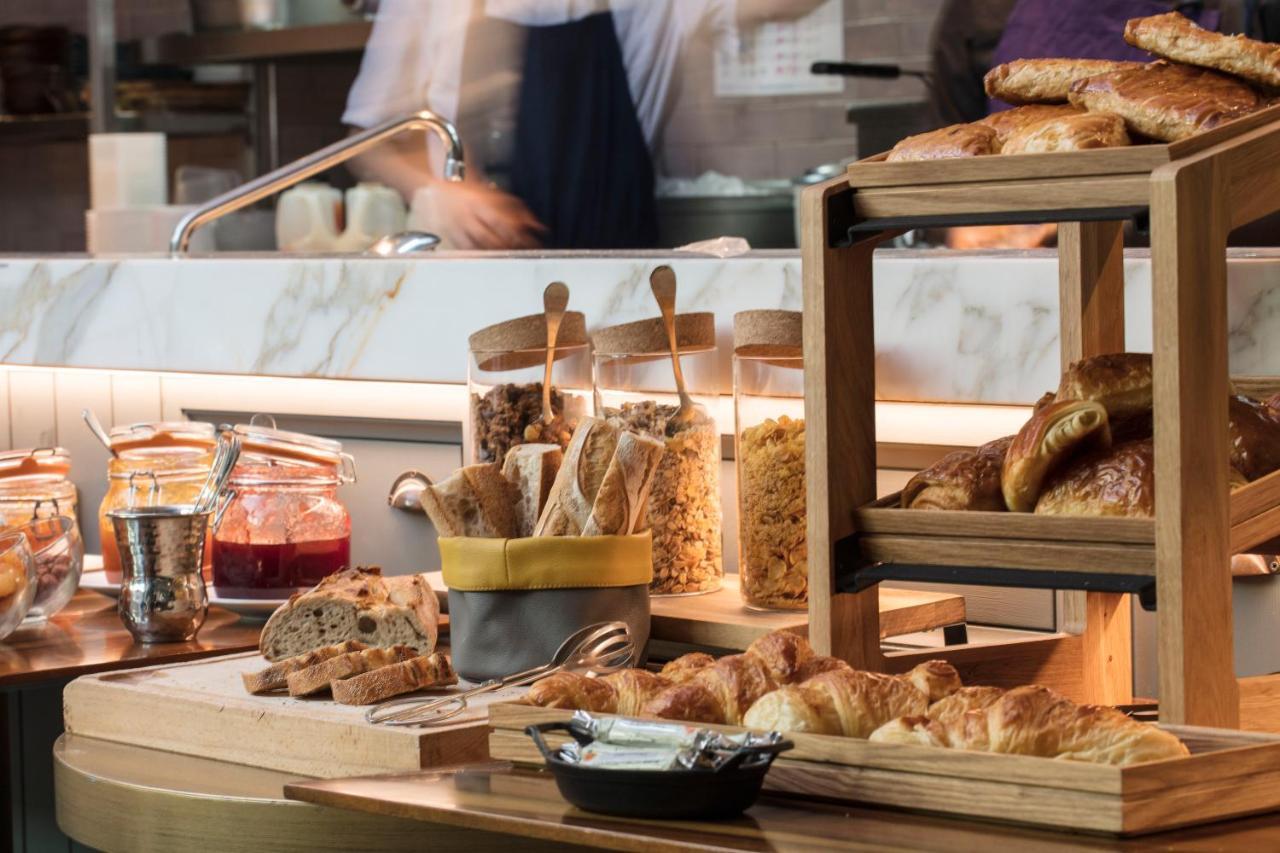 Maison Breguet Paris Bagian luar foto A breakfast buffet at a hotel